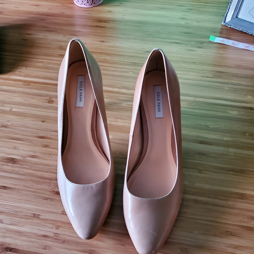 Cole Haan nude pumps